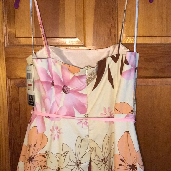 Floral Brunch Dress - Picture 6 of 7